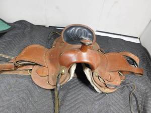 lot 331 image: Horse saddle