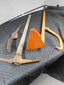 lot 346 image: Pick ax w extra head and garden tools