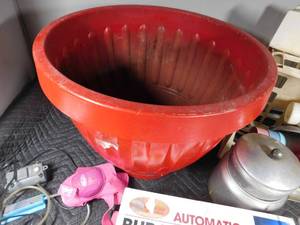 lot 348 image: Lg planter full of misc.