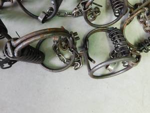 lot 366 image: Body traps