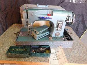 lot 387 image: Vintage home maker sewing machine