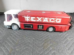 lot 391 image: Texaco fire truck