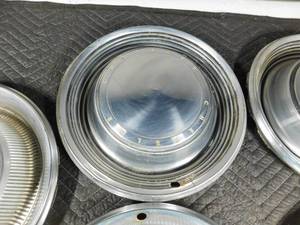 lot 395 image: 5 Chrysler hubcaps