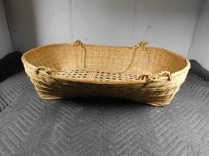 lot 397 image: Lg basket (would make a great pet bed)