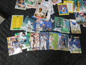 lot 414 image: Lot of baseball cards