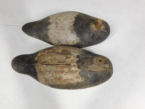 lot 432 image: 2 Vintage duck decoy bodies