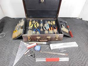 lot 439 image: Vintage suitcase tool box of tools