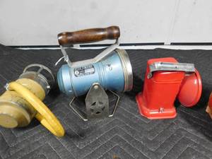 lot 524 image: 3 Vintage lanterns