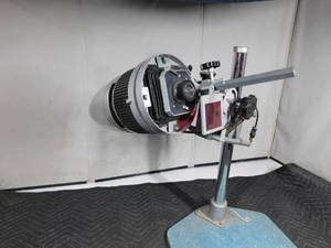 lot 8 image: Vintage camera