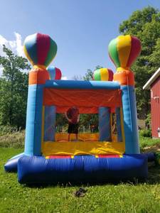 lot 5 image: Lg bouncy house with blower