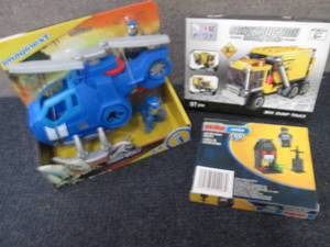Jurassic World Chopper, 2 Building ...
