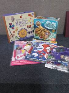 Magic Tricks, Disc Laucher, Dig Set...