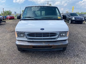 lot 7 image: 2001 Ford E350