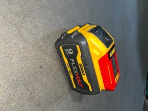 FLEXVOLT 20V60V MAX Lithium-Ion 9.0Ah Battery customer return see pictures
