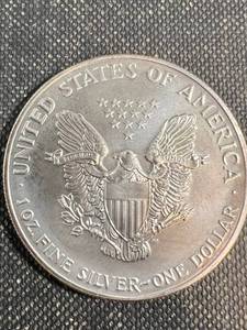 lot 49 image: 1990 AMERICAN SILVER EAGLE 1 TROY OZ .999 FINE SILVER