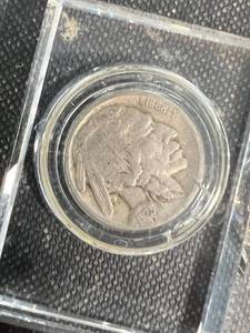 lot 60 image: 6 US BUFFALO NICKELS IN GLASS HOLDERS