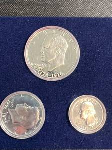 lot 64 image: 1976 US BICENTENNIAL 3 COIN SILVER PROOF SET