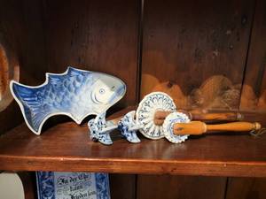 lot 26 image: Vintage Blue Delft Kitchen Dcor