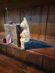 lot 27 image: Folk Art Dcor Curios
