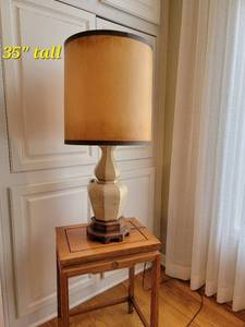 lot 88 image: Cream Contemporary Table Lamp