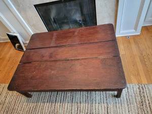 lot 11 image: Rustic Primitive Coffee Table