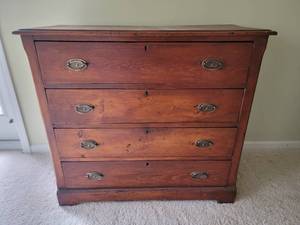 lot 103 image: Primitive Antique 4 Drawer Dresser