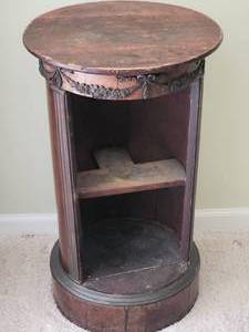 lot 101 image: Antique Parisian Round Accent Table