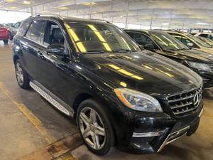 lot 10 image: 2014 Mercedes ML550 AWD