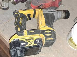 lot 115 image: DeWalt 58 20V SDS Plus Rotary Hammer DCH172 with Battery