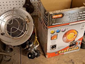 lot 119 image: Dyna-Glo Propane Radiant Tank Top Heater (in original box)
