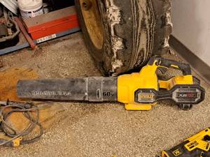 lot 133 image: DeWalt 60V Blower DCBL772