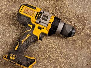 lot 140 image: DeWalt 12 20V HammerdrillDrill Driver DCD999