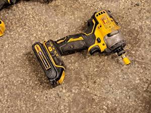 lot 141 image: DeWalt 14 20V Impact Driver DCF809 with Battery
