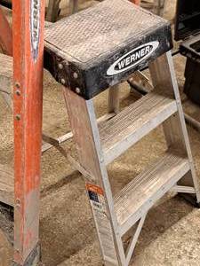 lot 159 image: Werner 26 Aluminum Step Ladder 150B