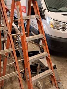 lot 160 image: Werner 6 FiberglassAluminum Step Ladder NXT1A06