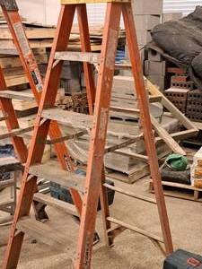 lot 161 image: Werner 6 FiberglassAluminum Step Ladder