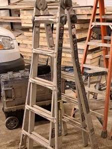lot 162 image: Gorilla Ladders 375-lbs Aluminum StepExtension Ladder MPX22
