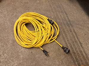 lot 168 image: Lot of (2) Extension Cords