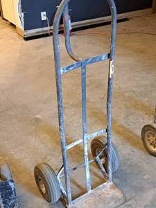lot 79 image: 2-Wheel Hand Truck