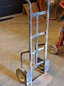 lot 80 image: 2-Wheel Hand Truck