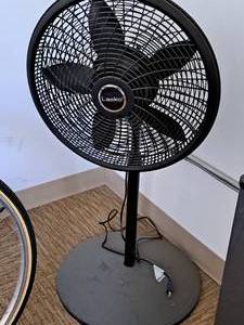 lot 204 image: Lasko 3-speed Oscillating Pedestal Fan
