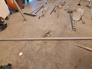 lot 98 image: Kraft Tool Co 144 Magnesium Concrete Screed