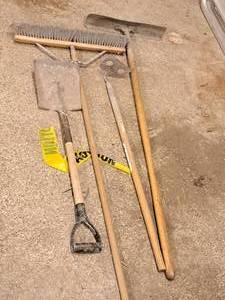 lot 224 image: Concrete Tools - Push Broom, Flat Shovel, Hoe, Trowel
