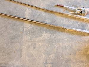 lot 240 image: 5 Pry Bar