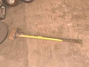 lot 242 image: Yard Works Sledgehammer