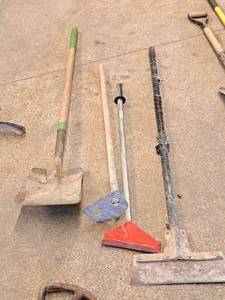 lot 248 image: Lot of (4) Concrete Tools - Metal Scraper, Plastic Scraper, Hoe, Flat Shovel
