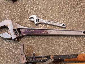 lot 307 image: Lot of (2) 8,18 Adjustable Wrenches