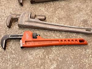 lot 310 image: Lot of (2) Heavy Duty 14,18 Pipe Wrenches