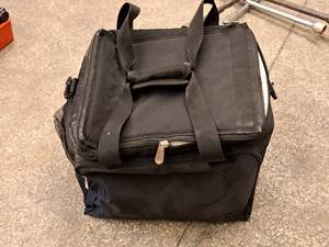 lot 327 image: Insulated Soft-Side Cooler Carry Bag