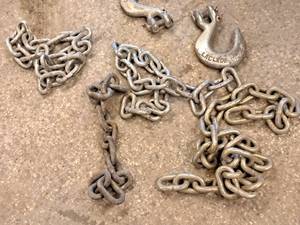 lot 332 image: Assorted Chains with (2) Hooks